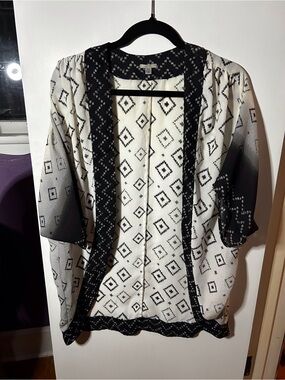 Ecote Black and White Geometric Kimono-Style Tunic